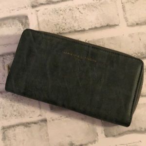 Adrienne Vittadini combo zip/button wallet